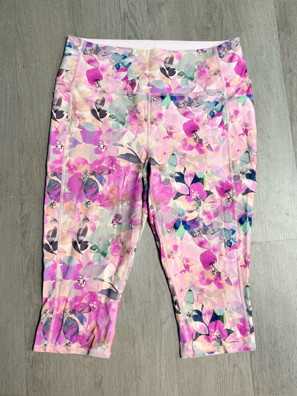 •SKECHERS• FLORAL CROPPED LEGGINGS